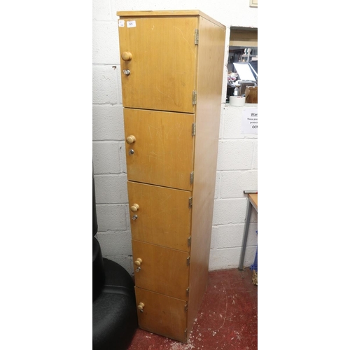 325 - Tall bank of 5 lockers - Approx size: W: 34cm D:52cm H: 181cm