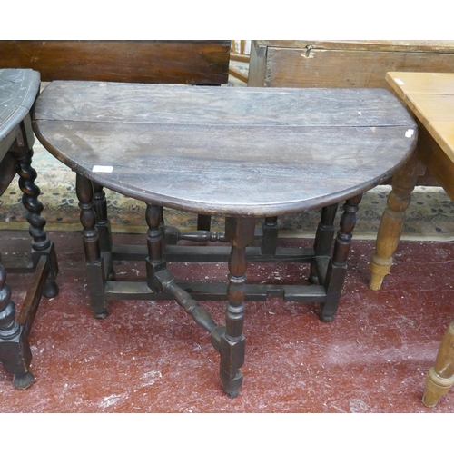 357 - Antique oak gateleg table