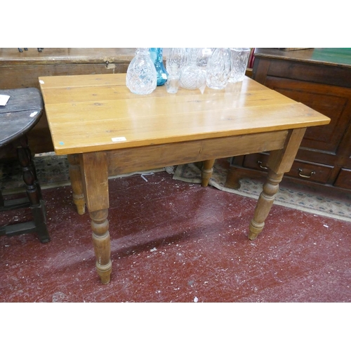 362 - Small pine farmhouse table - Approx size: L: 99cm W: 67cm H: 71cm