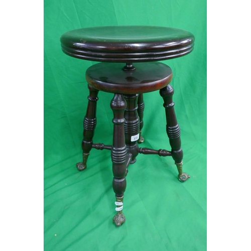 372 - Piano stool