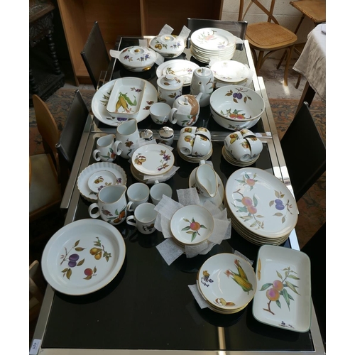 426 - Large collection of Royal Worcester Evesham pattern