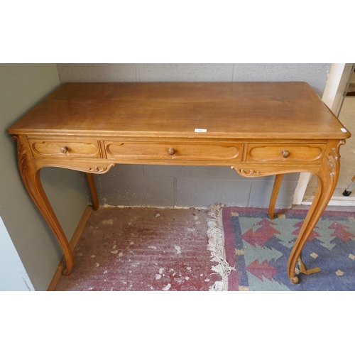 432 - Walnut writing table - Approx size: W: 115cm D: 54cm H: 80cm