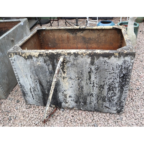 489 - Galvanised water tank - Approx size: W: 92cm D: 61cm H: 57cm