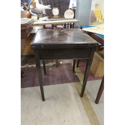 230 - Envelope card table