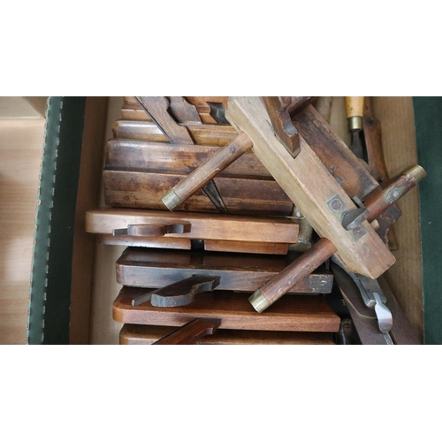 327 - Collection of carpentry tools