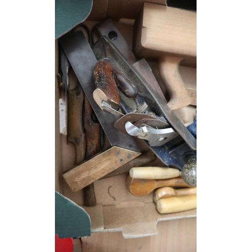 327 - Collection of carpentry tools