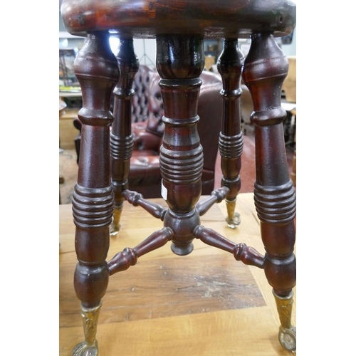 372 - Piano stool