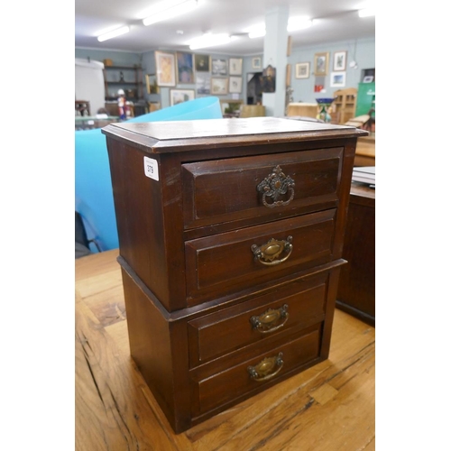 379 - Small chest of drawers - Approx height: 40cm