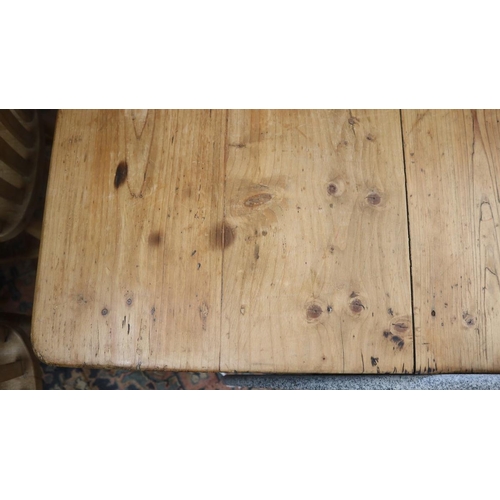 401 - Pine farmhouse table - Approx size: L: 122cm W: 86cm H: 72cm