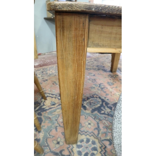 401 - Pine farmhouse table - Approx size: L: 122cm W: 86cm H: 72cm