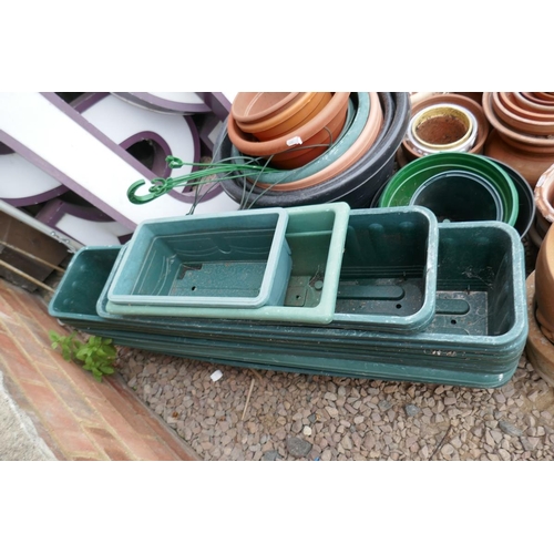 459 - Collection of terracotta and plastic garden pots