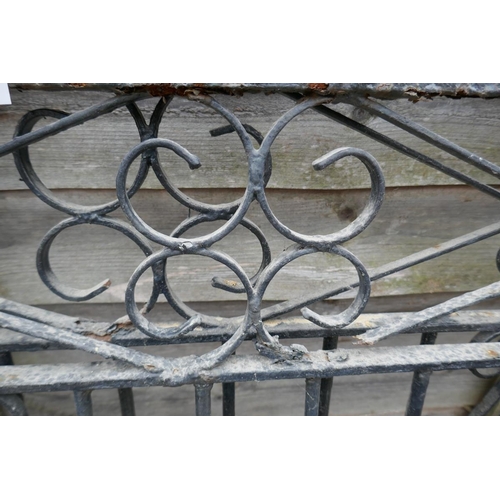 487 - Pair of iron gates