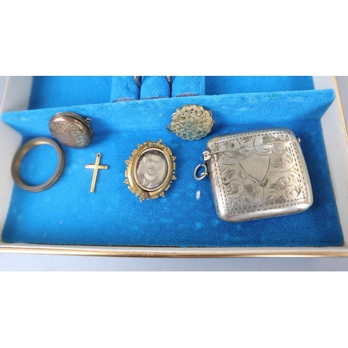 56 - Jewellery box & contents to include yellow metal