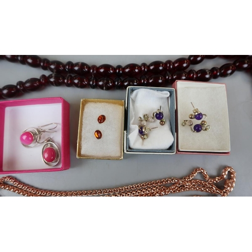 58 - Collection of jewellery to include silver