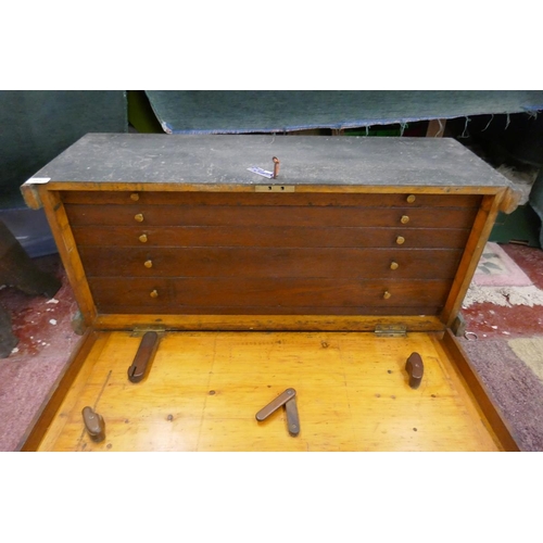 164 - Carpenters tool box