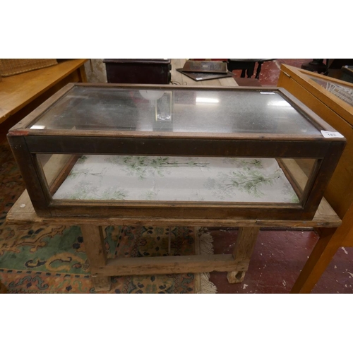 182 - Shop display cabinet - Size approx: W: 64cm D: 35cm H: 21cm