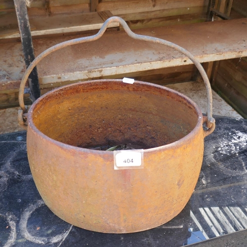 404 - Cast iron cooking pot 