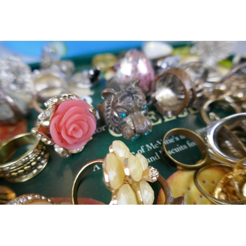 53 - Collection of costume rings and bangles