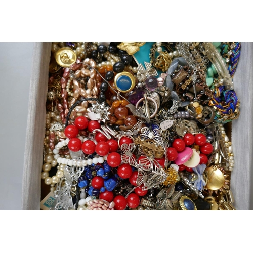 55 - Large quantity of costume jewellery