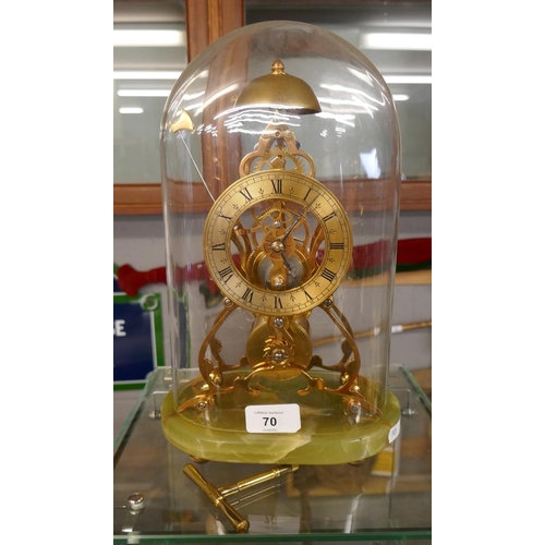 70 - Skeleton clock under glass dome on onyx base - Approx height: 32cm