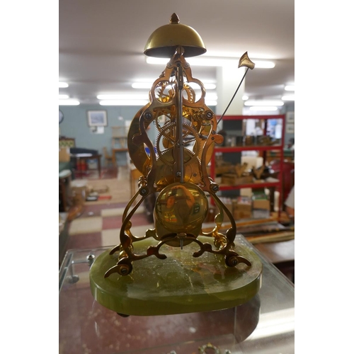 70 - Skeleton clock under glass dome on onyx base - Approx height: 32cm