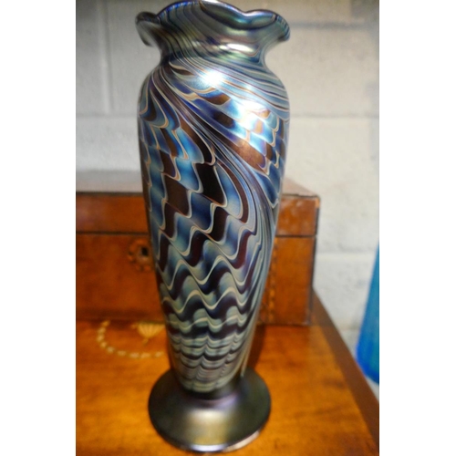 90 - Iridescent glass vase in the manner of Loetz - Signed - Approx height: 26cm