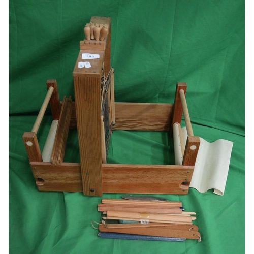 193 - Table top loom machine