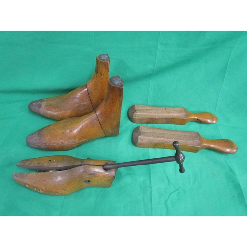 297 - Collection of antique shoe lasts