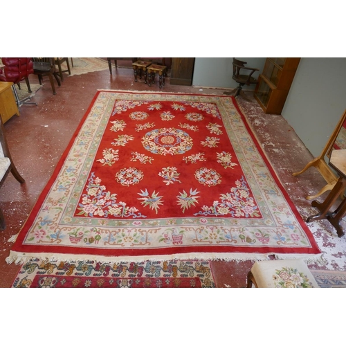 378 - Large red patterned rug - Approx size: 276cm x 390cm