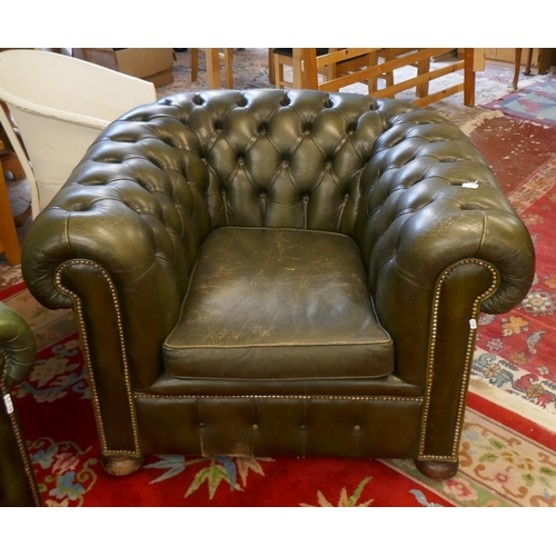 381 - Leather button back tub chair 