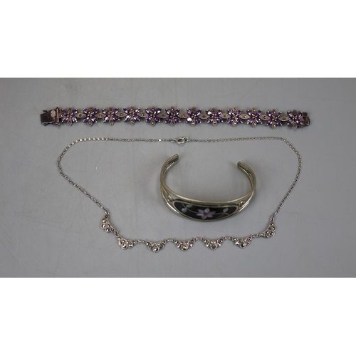 62 - Collection of silver jewellery to include silver and amethyst bracelet