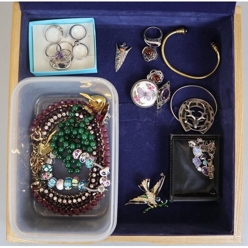 94 - Collection of jewellery to include silver