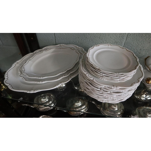 123 - Collection of Rosenthal china - Pompadour