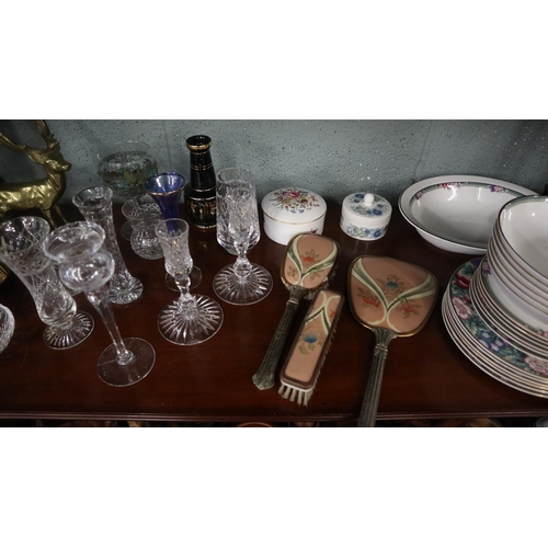 174 - Collectables to include Royal Worcester