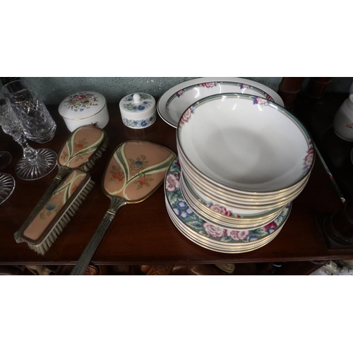 174 - Collectables to include Royal Worcester