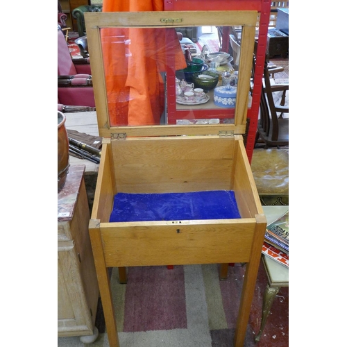 223 - Oak display cabinet on legs - Size approx: W: 64cm D: 48cm H: 92cm