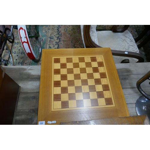 233 - Chess set