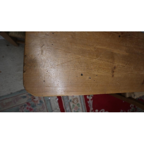 268 - Pine farmhouse table - Approx size: L: 154cm W: 87cm H: 75cm