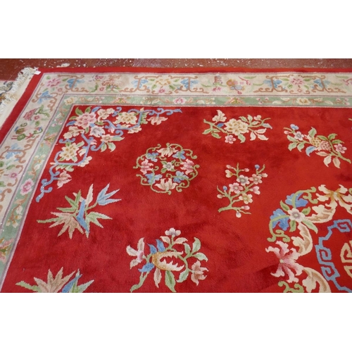 378 - Large red patterned rug - Approx size: 276cm x 390cm