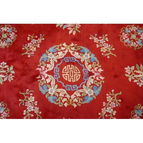 378 - Large red patterned rug - Approx size: 276cm x 390cm