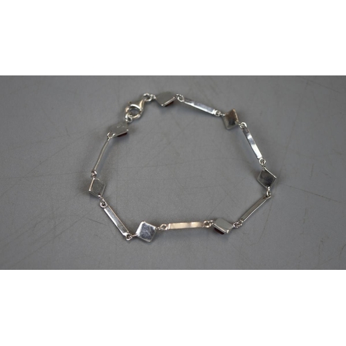 42 - Silver and amber bracelet