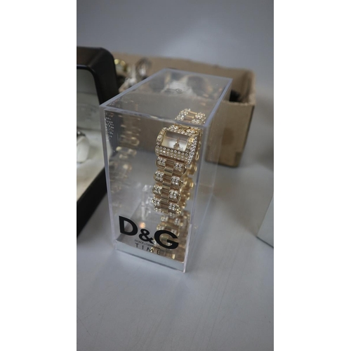 70 - Large collection of watches to include Dolce & Gabbana watch