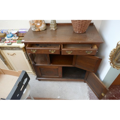 399 - Late Victorian oak side cabinet - Approx size W: 124cm D: 60cm H: 118cm