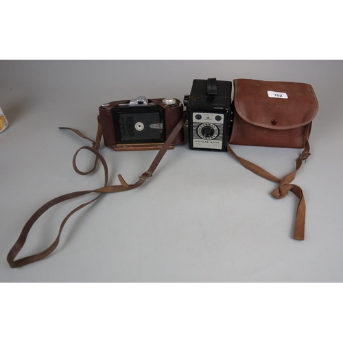 152 - Two vintage cameras