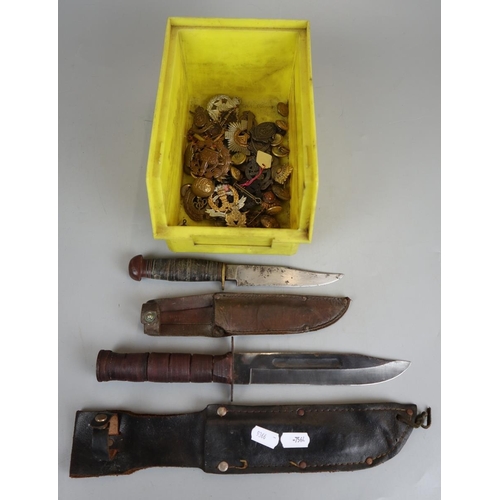 182 - 2 knives together with cap badges and buttons