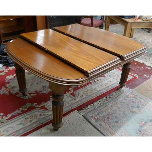 289 - Mahogany wind-out table with 2 leaves