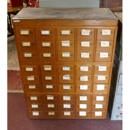 319 - Mid-century oak index drawers (45 drawers) - Approx size W: 84cm D: 44cm H: 107cm