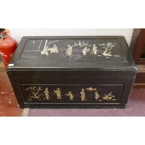 345 - Camphor wood mother-of-pearl inlaid black lacquer box - Approx size W: 102cm D: 52cm H: 50cm