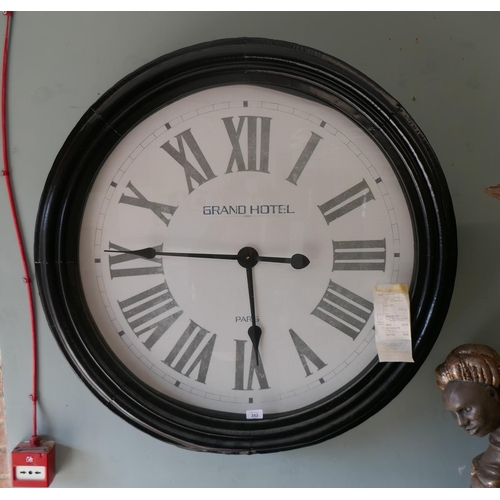 353 - Giant wall clock