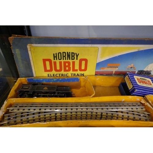 195 - Collection of Hornby Dublo